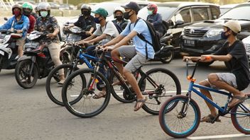 Rp. 8 亿自行车纪念碑， 自行车社区： 政府最好修复自行车道