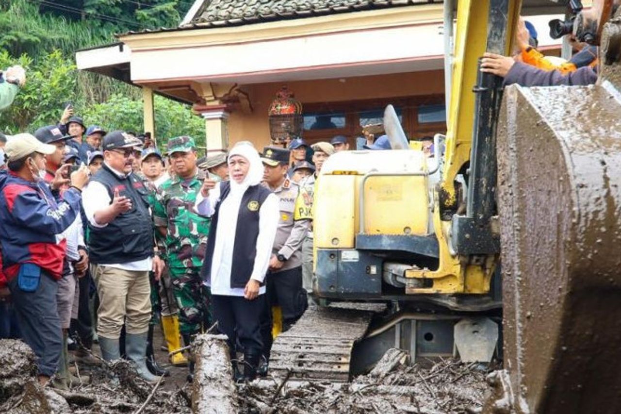Governor Khofifah Checks Directly Handling Bandang Floods In Bondowoso