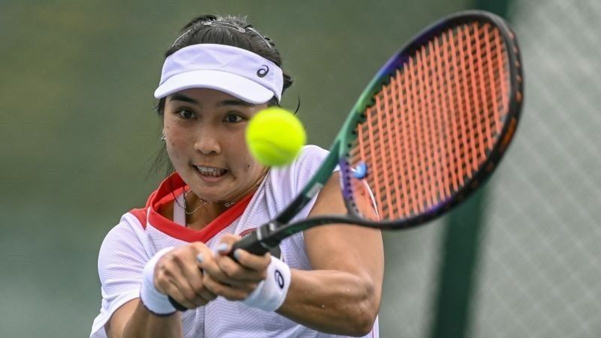 美しいインドネシアのテニス選手アルディラ・スチアディは戦ってきたが、ウィンブルドン2023決勝への夢は消えた。