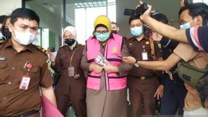 Kenakan Rompi <i>Pink</i>, Ketua KONI Tangsel Rita Juwita Ditahan Kejari, Korupsi Dana Hibah Rp1 Miliar