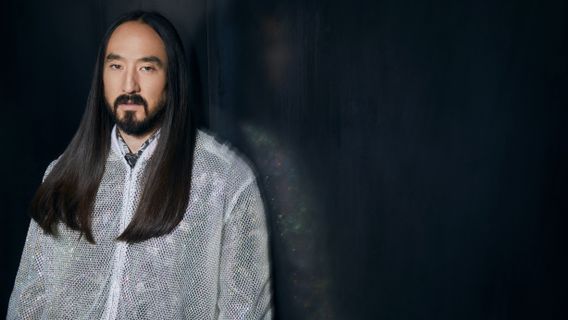 La collaboration entre Steve Aoki et les bassjaks présente des singles de double Voices in My Head et Flashing Lights