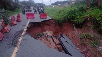 Riau-West Sumatra Route Km 90 Kampar Ambles, Drivers Asked To Use Toll Roads