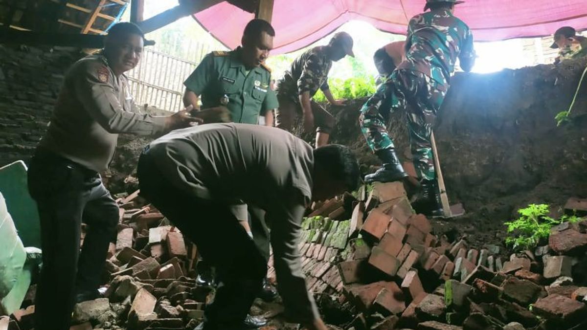 7-year-old Boy Killed By Landslide In Malang