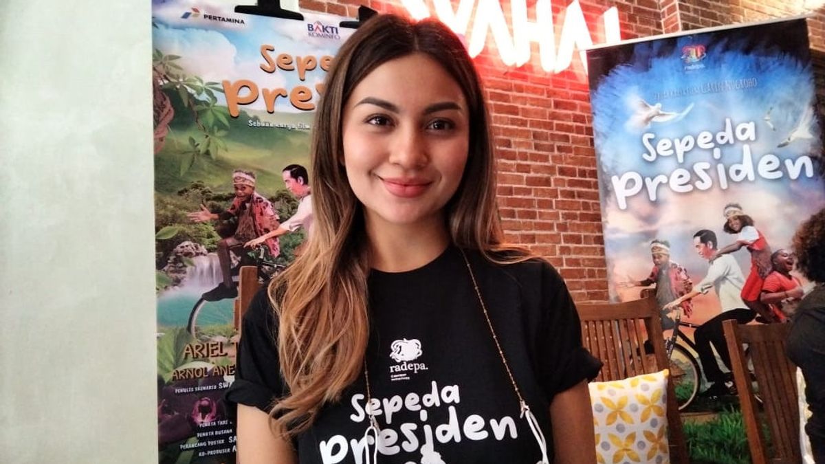 Main Film <i>Sepeda Presiden</i>, Ariel Tatum Deg-degan Syuting di Papua