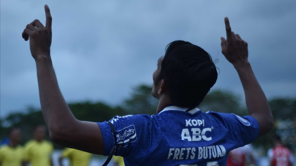 Bungkam Klub Liga 1 Singapura, Pemain Persib Bandung Gunakan Pita Hitam saat Pertandingan untuk Emmeril Kahn Mumtadz