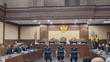 Terdakwa Irwan Hermawan Kumpulkan dan Alirkan Uang Proyek BTS 4G, Hakim: Memperluas Tindak Pidana Korupsi
