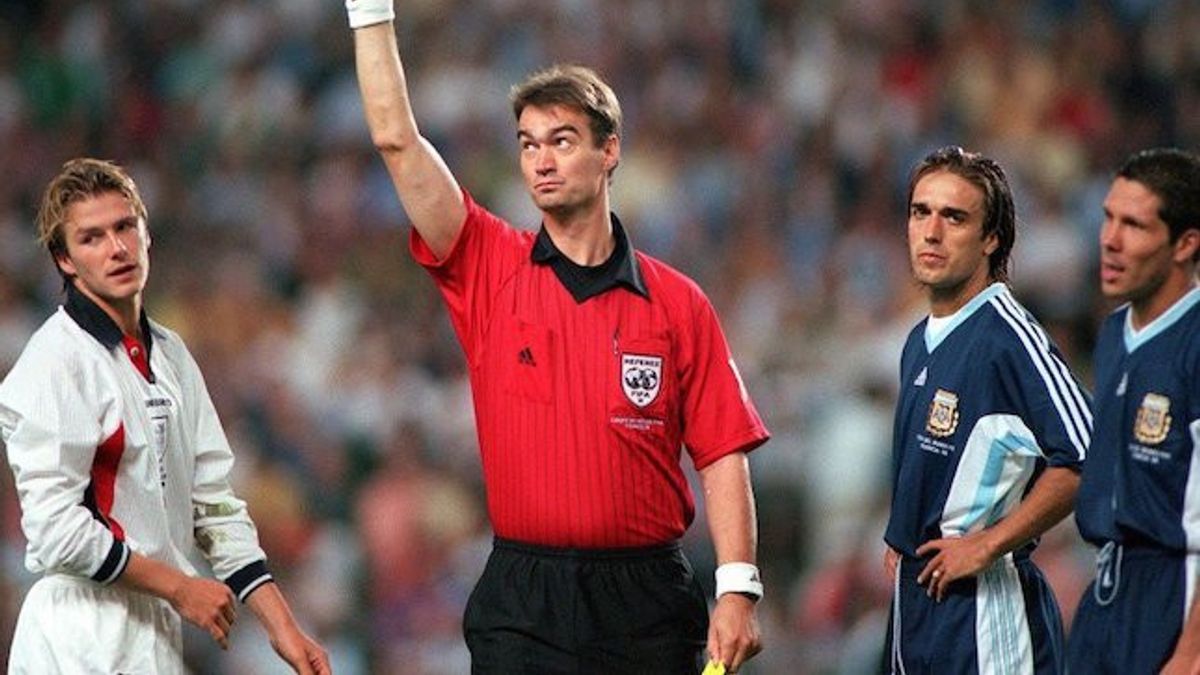 Memori Piala Dunia 1998: Seisi Inggris Membenci David Beckham Sejak Kartu Merah di Laga Argentina Lawan Inggris