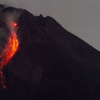 BPPTKG Catat Gunung Merapi 7 Kali Luncurkan Guguran Lava Pijar Mengarah ke Kali Bebeng dan Boyong