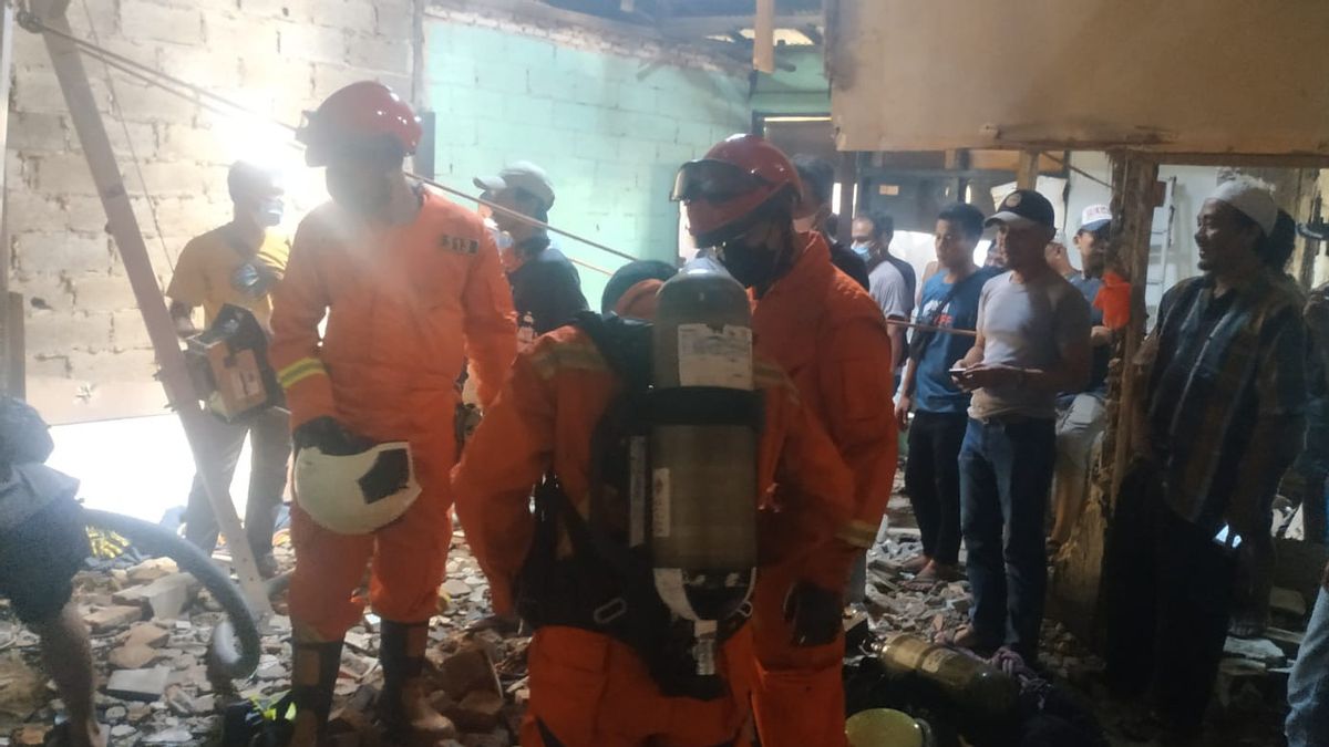وفاة عامل بناء بعد سقوطه حفرة خزان الصرف الصحي أثناء تفريغ بالوعة