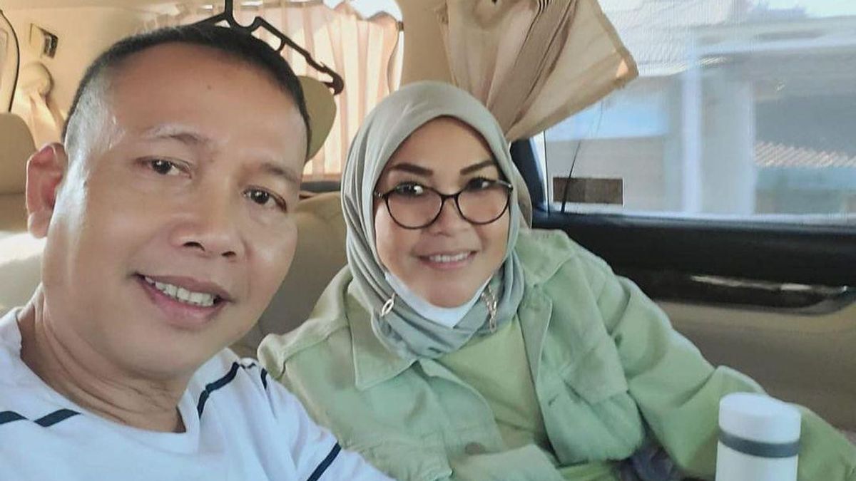 اتهم بانتهاك PPKM بينما في جاوة الشرقية ، والدة ايو تينج تينج تدافع عن نفسها