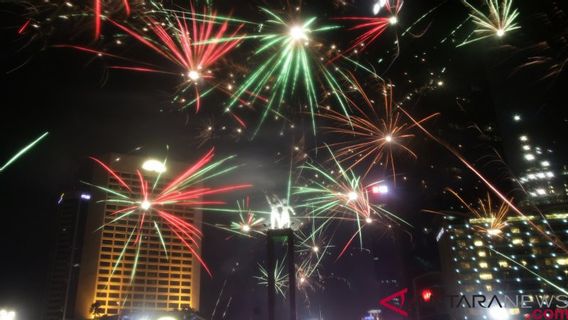 Dishub DKI تنبيه عشرات سيارات السحب عشية رأس السنة الجديدة في ثامرين-سوديرمان