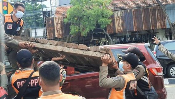 Mayor Of Surabaya: I Ordered Satpol PP Not To Displace