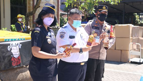  Bea Cukai Ngurah Rai Bali Musnahkan Barang Sitaan Rp1,8 Miliar termasuk <i>Sex Toys</i> dan Miras Impor 