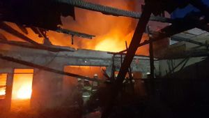 庞科尔市场的四个摊位因Warung Tegal电气短路而被烧毁