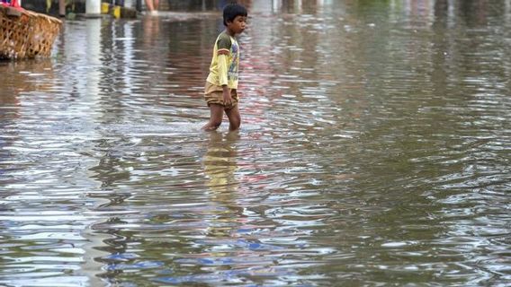 大雨によるレバクの集落の洪水