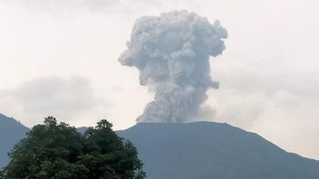 マラピ山が火山灰の高さ700メートルで再噴火