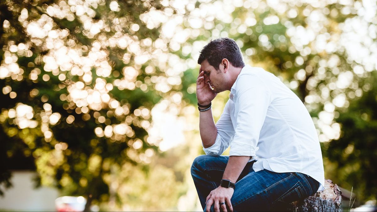 Feeling Anxious And Lonely During Eid? Here's Tips To Overcome Stress