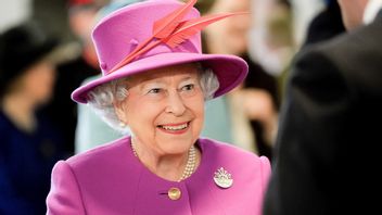 الأمير أندرو المتهم بالتحرش الجنسي يجعل موقف الملكة إليزابيث الثانية 