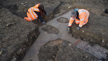 英国の考古学者がスーパーマーケットの建設現場でローマのモスクの床を発見