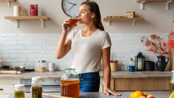 Is Kombucha Safe For Breastfeeding Mothers? Because It Contains Alcohol, Here's A Medical Explanation
