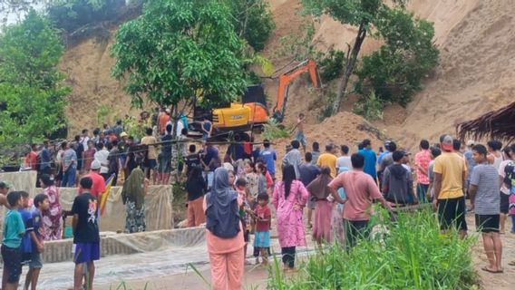 阿甘西苏门答腊的四名居民被山体滑坡掩埋