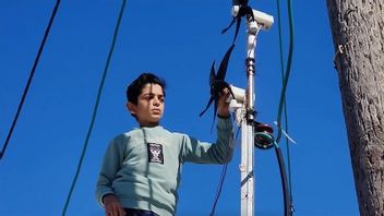 パレスチナの子供たちはミニ風タービンで電気を生産することに成功しました