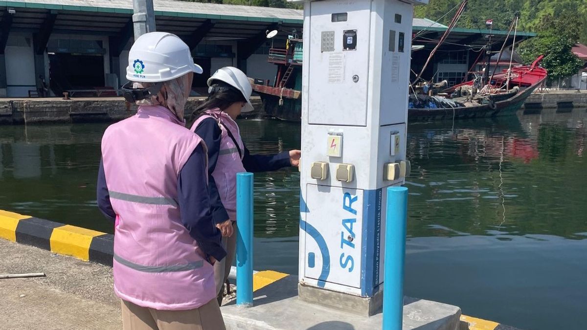 Plus économe, les pêcheurs de Tapanuli central utilisent l’électricité de SPLU PLN dans le centre de pêche