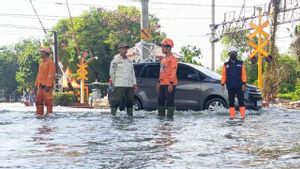 BPBD Sebut Ketinggian Banjir Rob di Jalan RE Martadinata Terus Bertambah