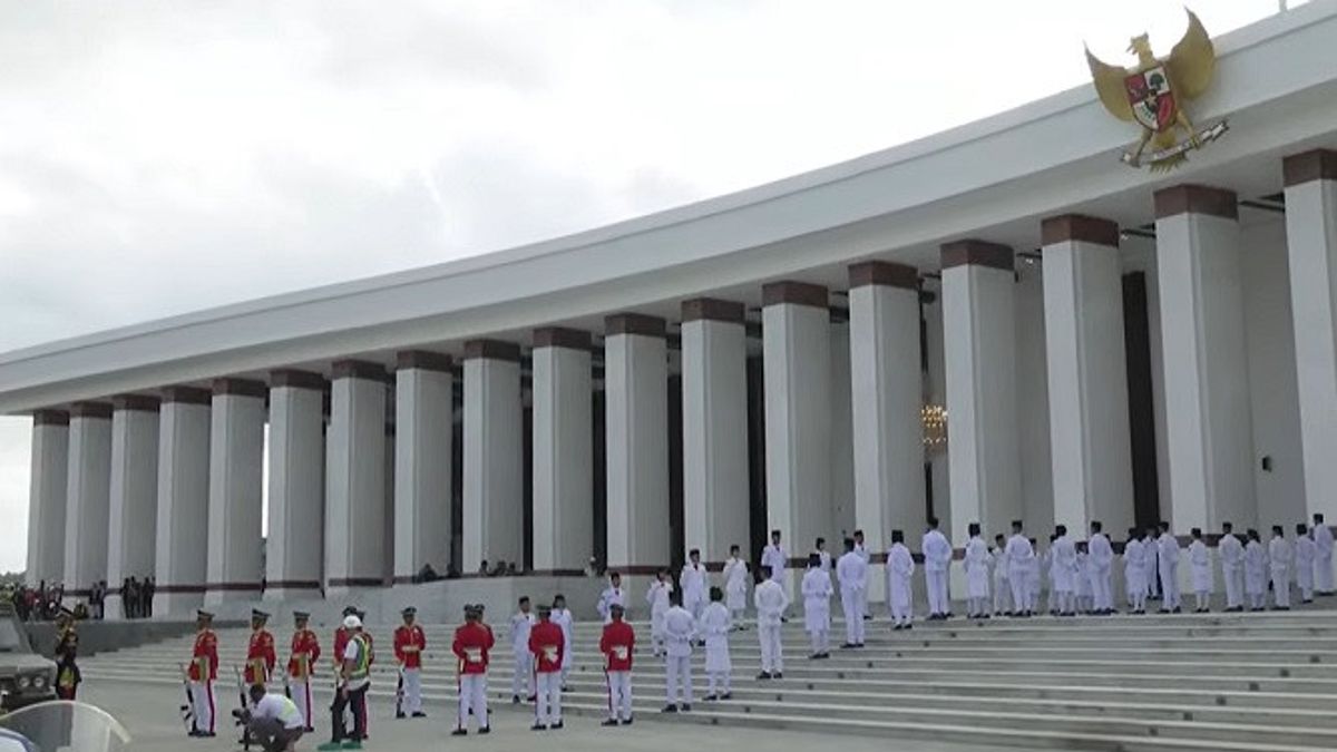 Duplikat Flag Pusaka And Copy Of The Text Of The Proclamation Arrive And Save At The State Palace Of IKN