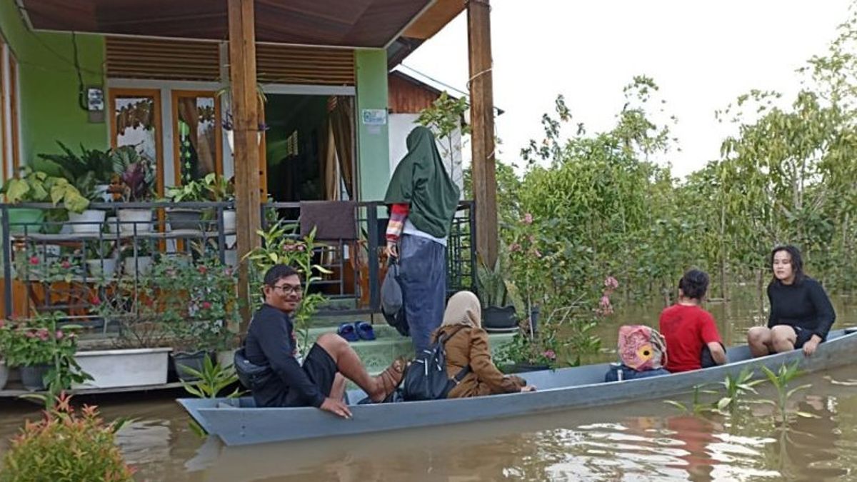 Thousands Of People's Houses In Kapuas Hulu, West Kalimantan, Were Flooded With Thousands Of Houses In Kapuas Hulu.