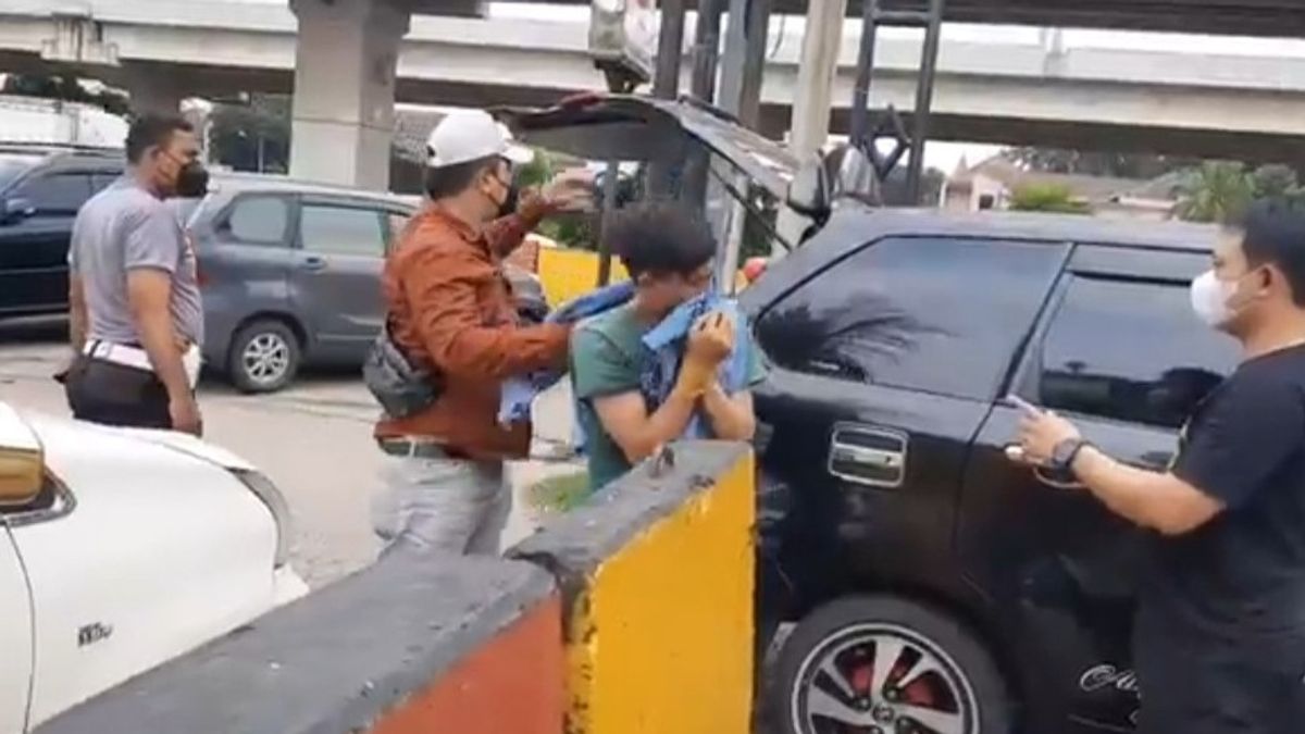 Polisi Tangkap Pasangan Kekasih, Pelaku Penipuan Handphone di Duren Sawit 