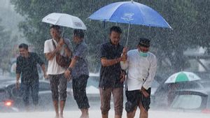 Hari Ini Hampir Seluruh Indonesia Berpotensi Hujan, Surabaya Waspada Petir