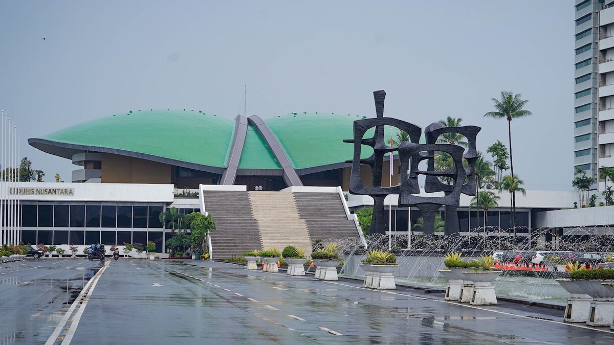 Pria Asal Magelang Meninggal di JPO Depan Gedung DPR, Polisi Duga Akibat Sakit