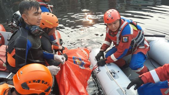 Pria Ditemukan Tewas Mengambang di Kali Pantai Indah Utara, Saksi Sebut Ada Batu yang Terikat di Pinggang