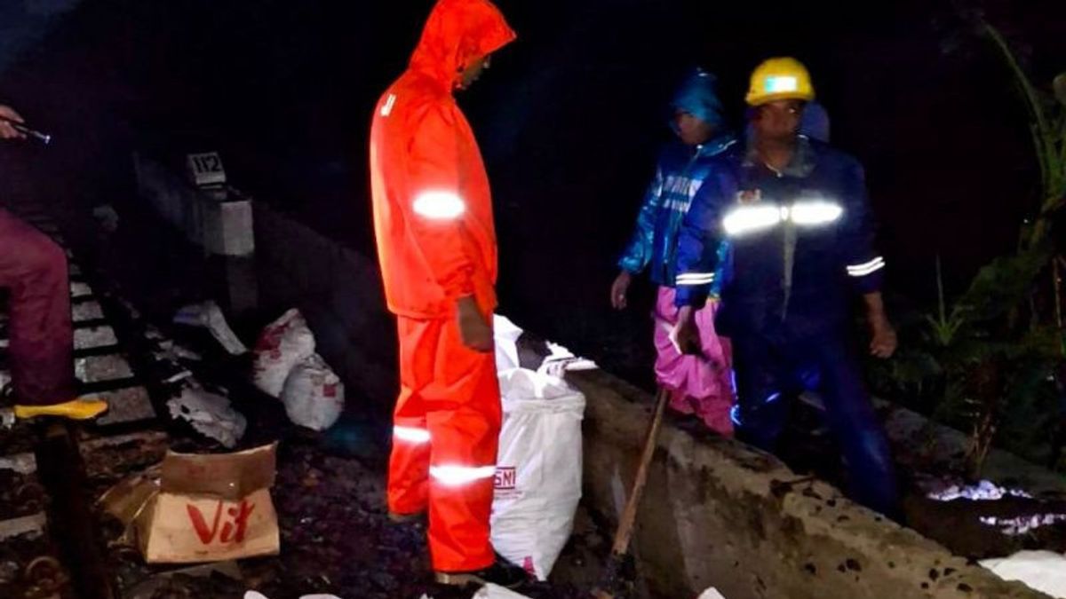 Perjalanan KA Pantura Jateng Sempat Terganggu Luapan Air di Kendal