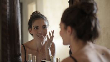 皮膚科医からの朝のスキンケアルーチンを実践するヒント