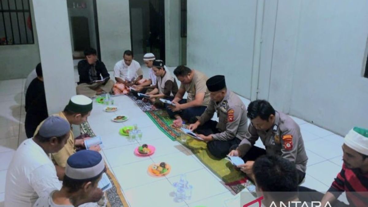 Gorontalo City Police Holds Iftar With Prisoners