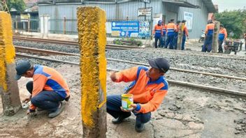 Angkot Was Hit By A Train, Illegal Crossing On The Depok-Citayam Cross Was Closed By PT KAI