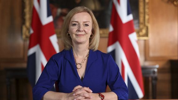 Rusia Soroti Pengunduran Diri Liz Truss: Kementerian Luar Negeri Bilang Aib, Mantan Presiden Selamati Selada