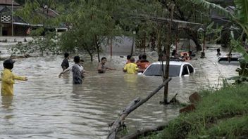 中部ジャワ州政府のスマランでのメテセ洪水は、緊急タルトのために1,000サックの石炭廃棄物をもたらします