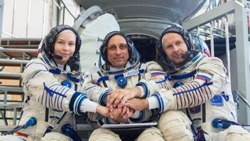 Russia Sends Director And Actors To Film The Challenge In Space
