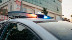 2 警察受伤,嫌疑人在沃特洛伊约瓦州枪击案中丧生
