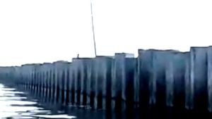 DPR Bakal Tanya KKP soal Proyek Tanggul Beton Cilincing di Raker Hari Ini