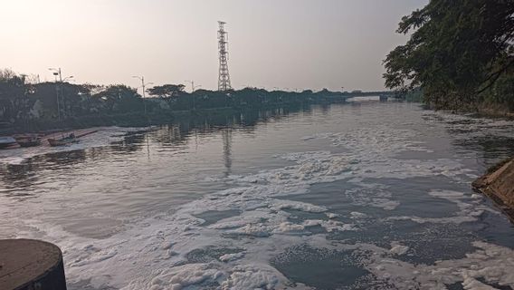 Busa Still Polluting The River, DKI LH Service Starts Installing Nozzle Sprays And Floating Nets
