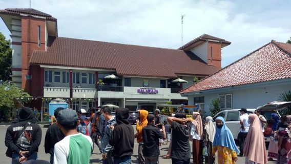 Soupçonnés De Cemari Environnemental, Les Habitants De Tangerang Protestent Pour Exiger La Fermeture De Cette Usine Métallurgique