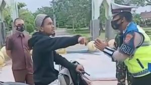 Pemotor di Riau Adu Mulut dengan Polisi saat DIrazia Masker; "AKu Orang Miskin Kalian Banyak Duit"