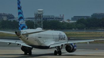 Maskapai Penerbangan JetBlue Tidak Lagi Sediakan Makanan Hangat untuk Penumpang Kelas Ekonomi