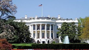 ホワイトハウスは、米軍に対する攻撃にもかかわらず、米国はシリアから撤退しないと述べています