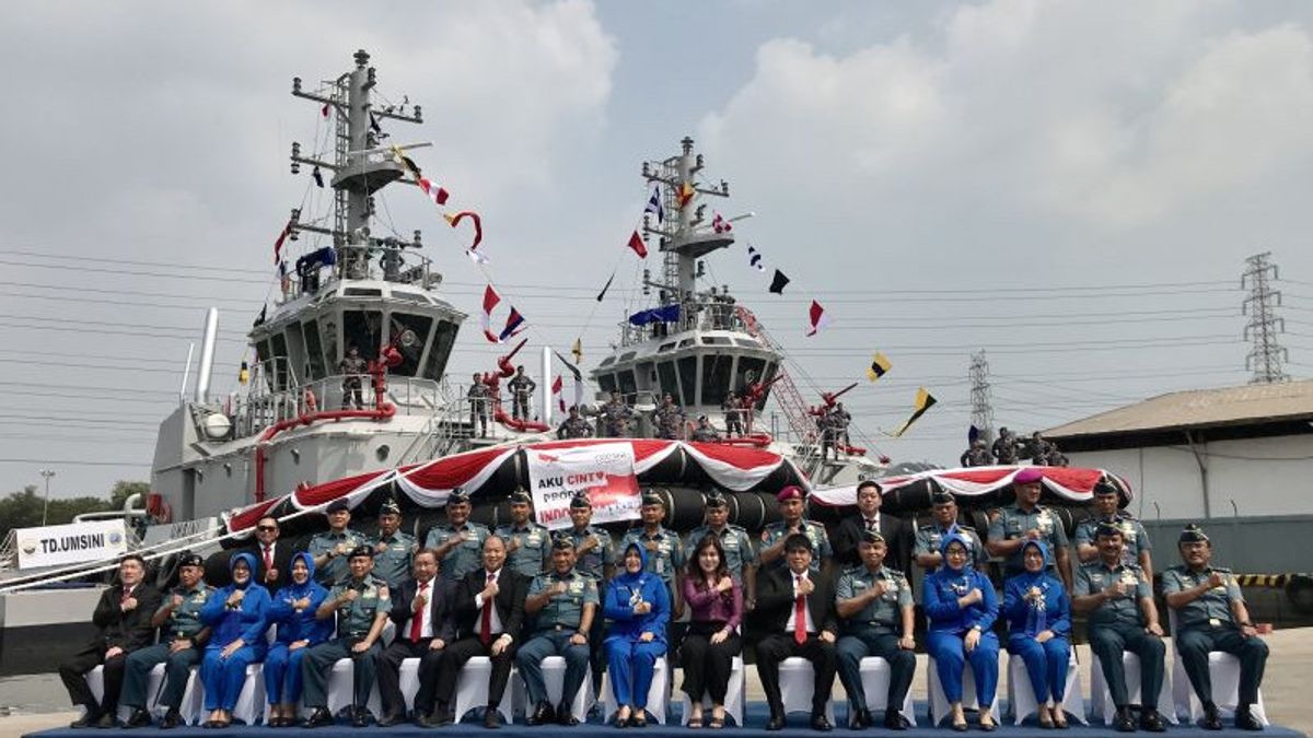 Indonesian Navy Receives 2 Tugboats Made In The Domestic Ship Industry