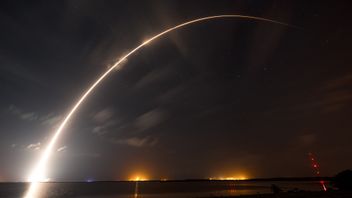 SpaceX Launches Falcon 9 With 23 Starlink Satellites